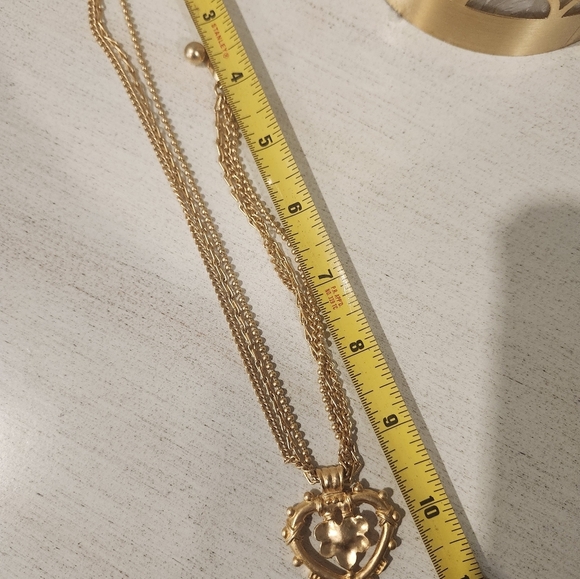 Vintage Heart Necklace in Gold On trend triple chain from the 70's! - Picture 5 of 5